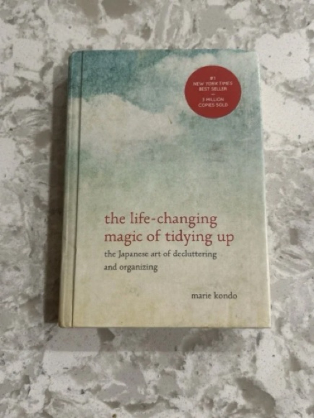 The Life-Changing Magic of Tidying Up Hardcover – Blue and Cream